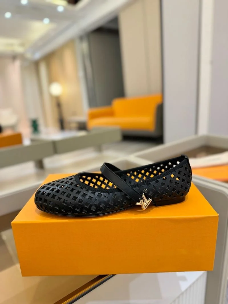 Louis Vuitton Flat Shoes Modern 32005