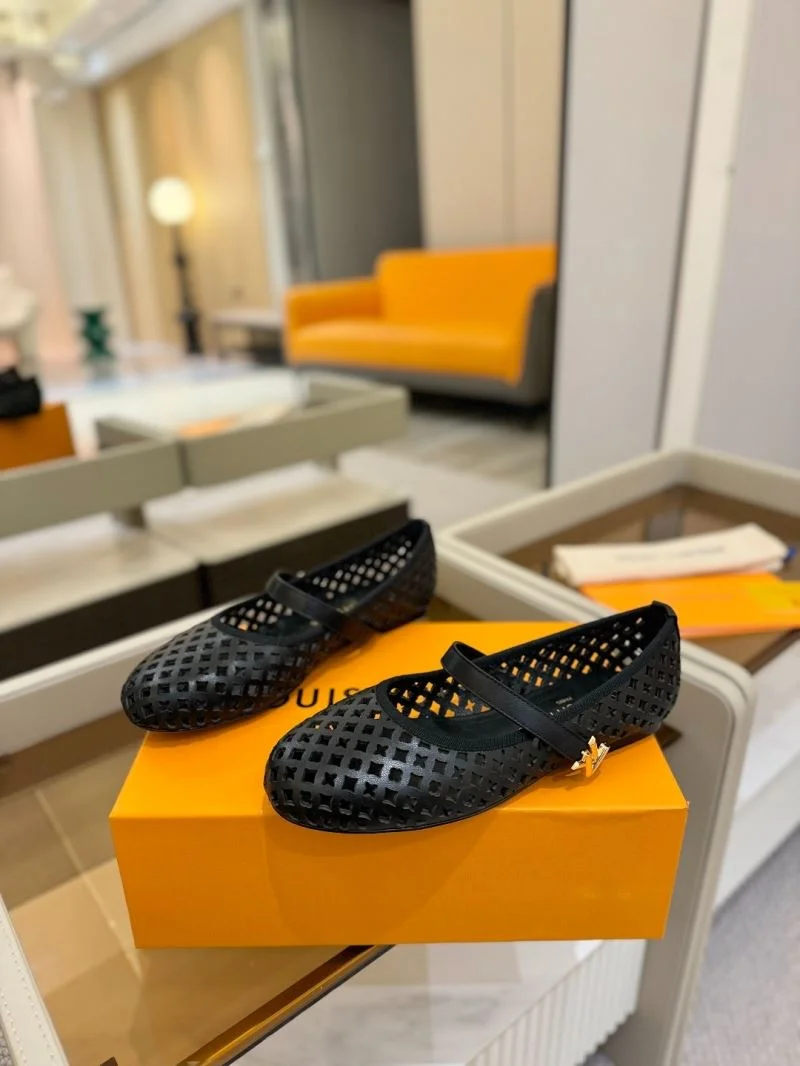 Louis Vuitton Flat Shoes Modern 32005