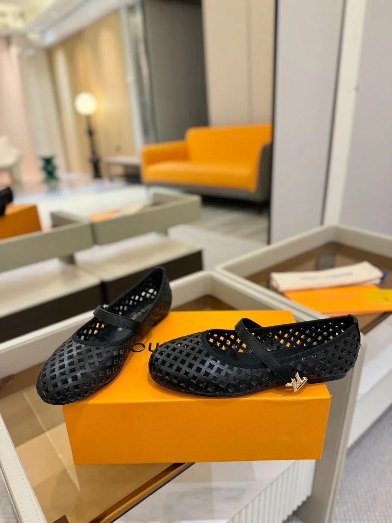 Louis Vuitton Flat Shoes Modern 32005