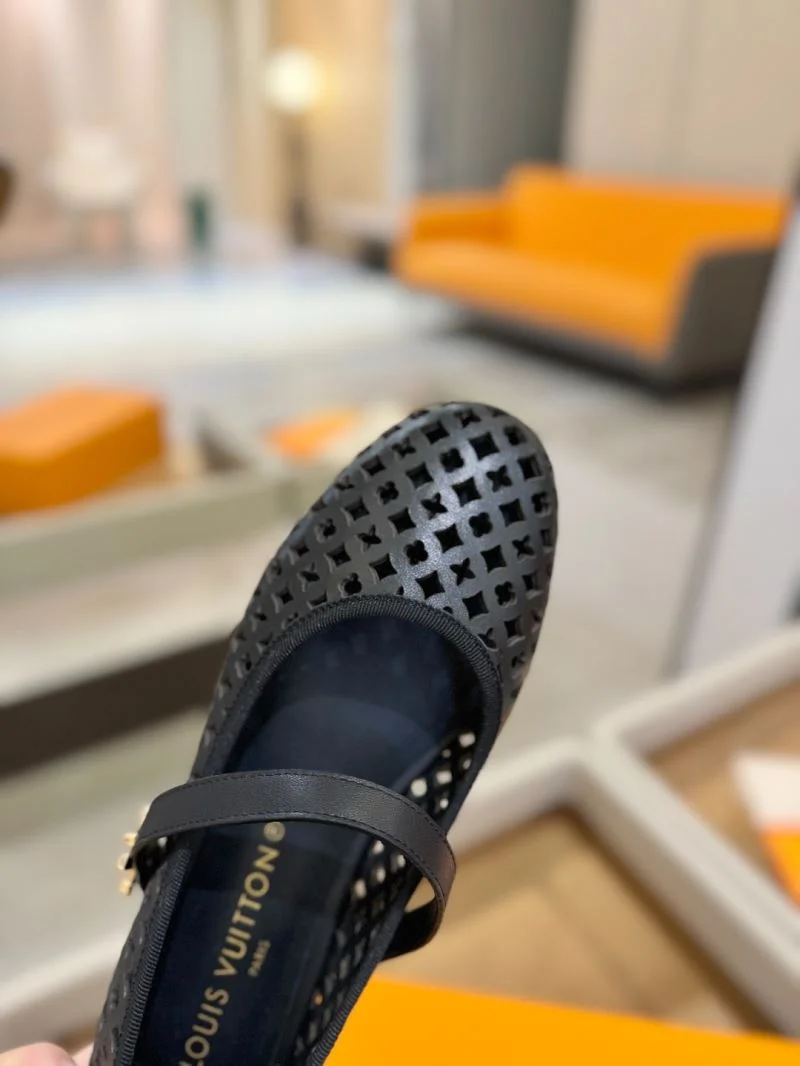 Louis Vuitton Flat Shoes Modern 32005