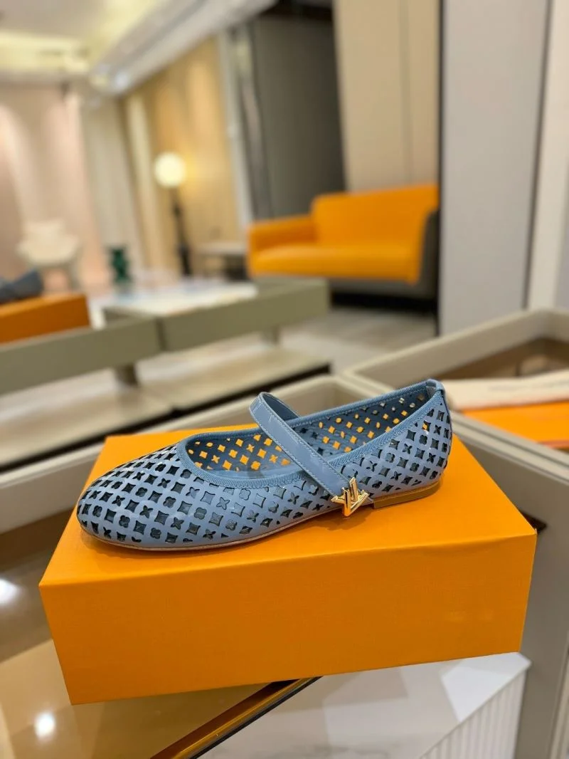 Louis Vuitton Flat Shoes AllSeason 32002