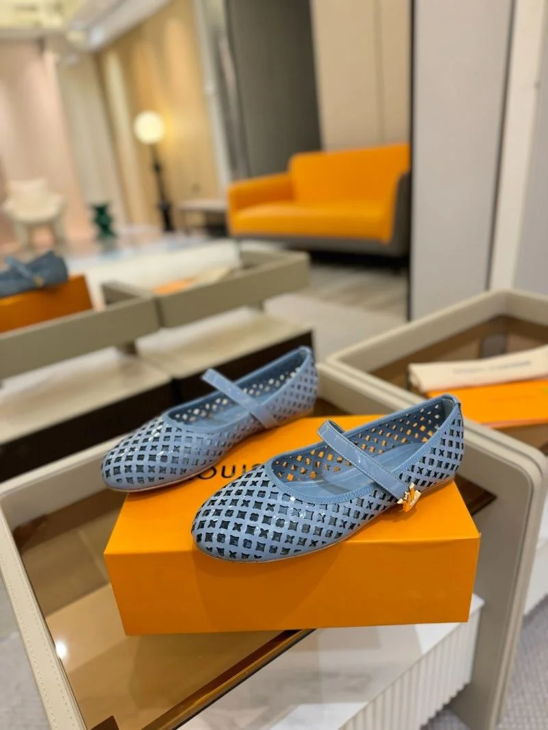 Louis Vuitton Flat Shoes AllSeason 32002