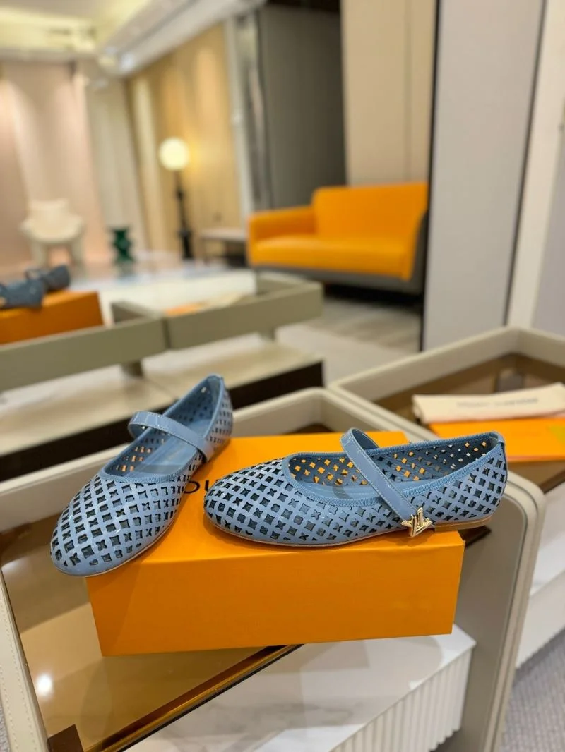 Louis Vuitton Flat Shoes AllSeason 32002