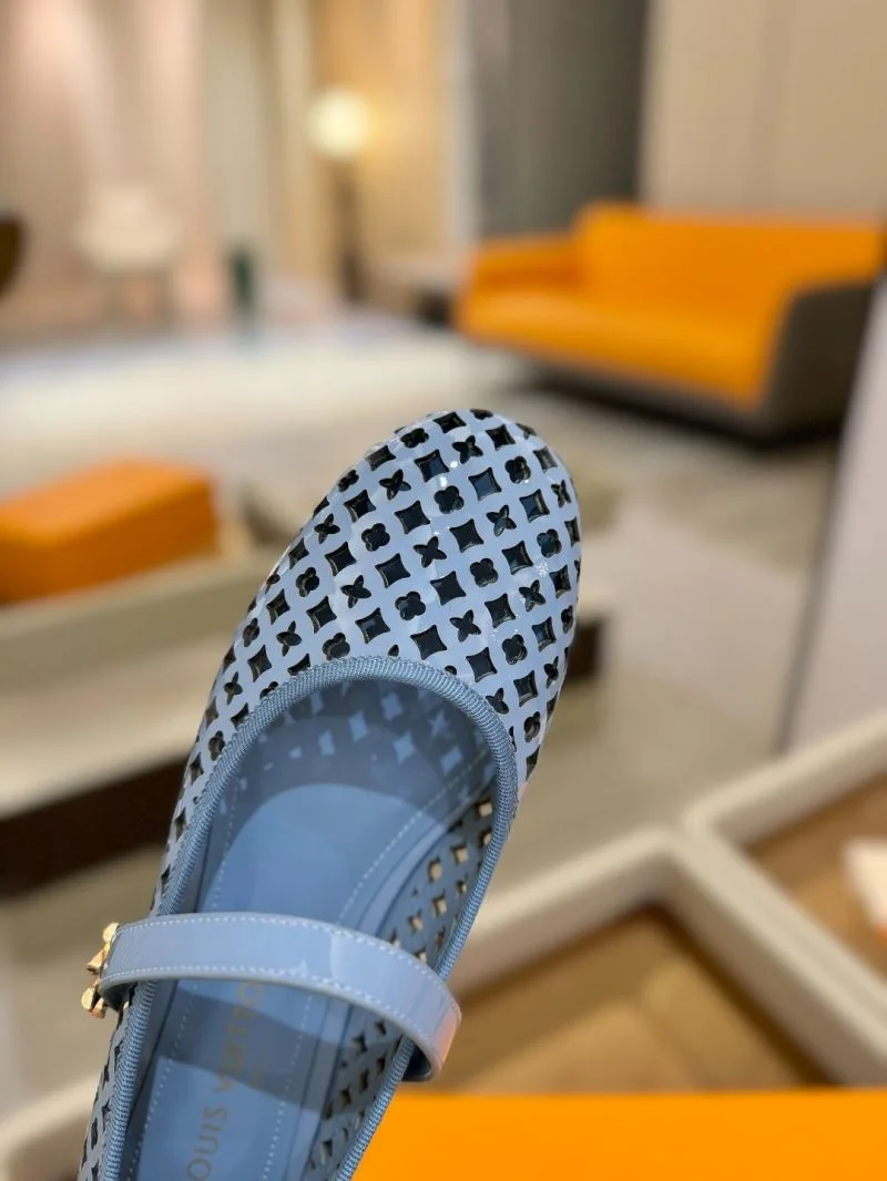 Louis Vuitton Flat Shoes AllSeason 32002