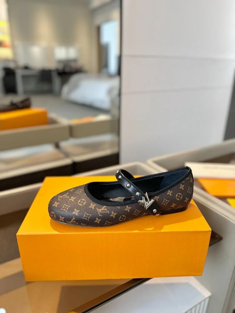 Upgraded Louis Vuitton Flat Shoes 32003