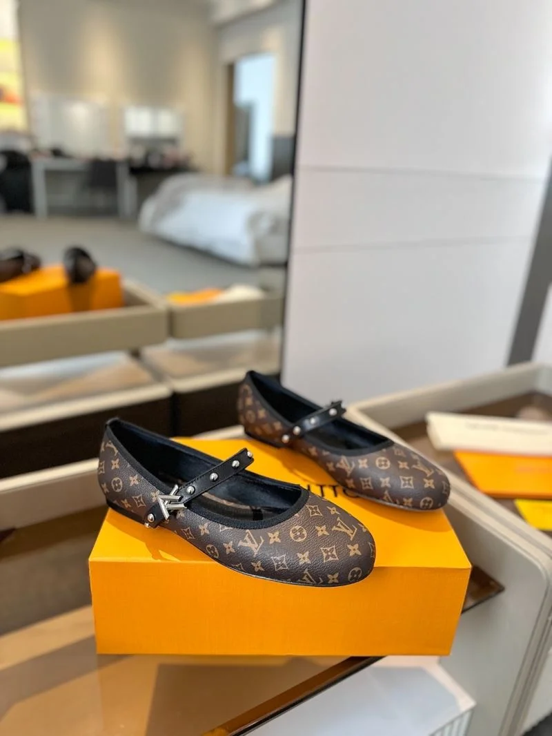 Upgraded Louis Vuitton Flat Shoes 32003
