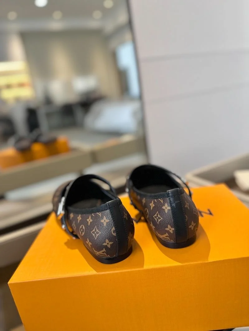 Upgraded Louis Vuitton Flat Shoes 32003