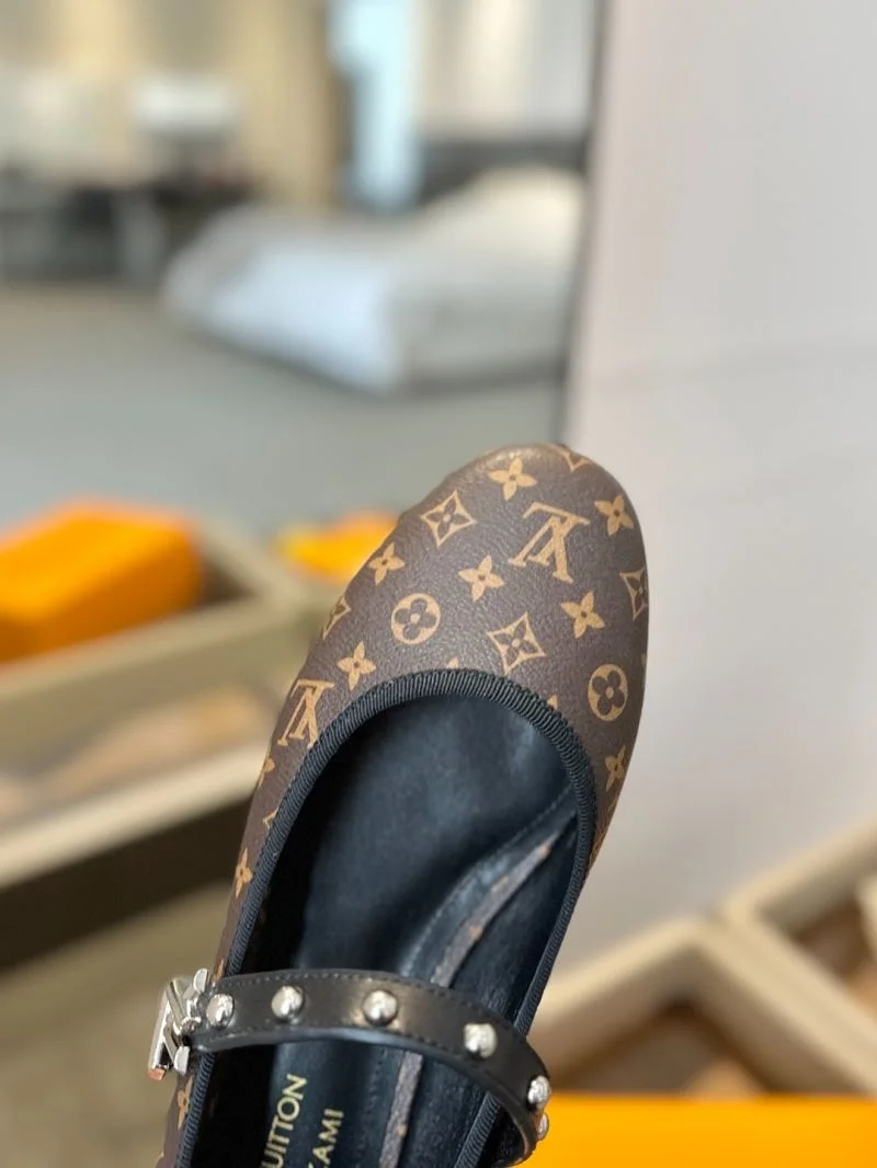 Upgraded Louis Vuitton Flat Shoes 32003