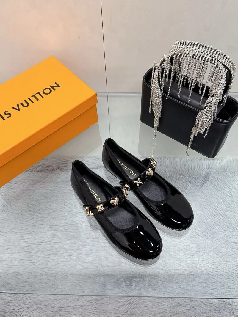 MoistureWicking Louis Vuitton Flat Shoes 31992