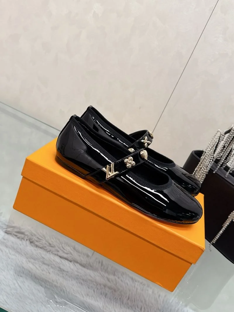MoistureWicking Louis Vuitton Flat Shoes 31992