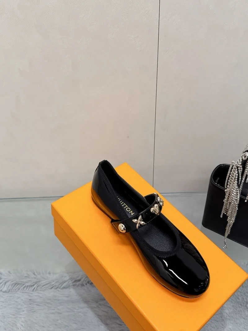 MoistureWicking Louis Vuitton Flat Shoes 31992