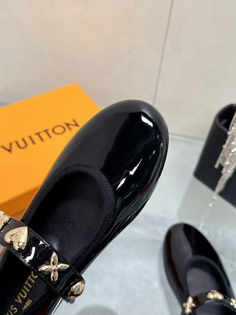 MoistureWicking Louis Vuitton Flat Shoes 31992