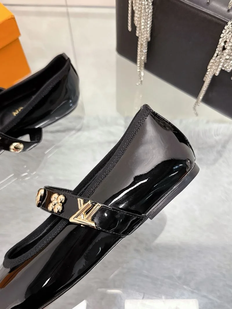 MoistureWicking Louis Vuitton Flat Shoes 31992