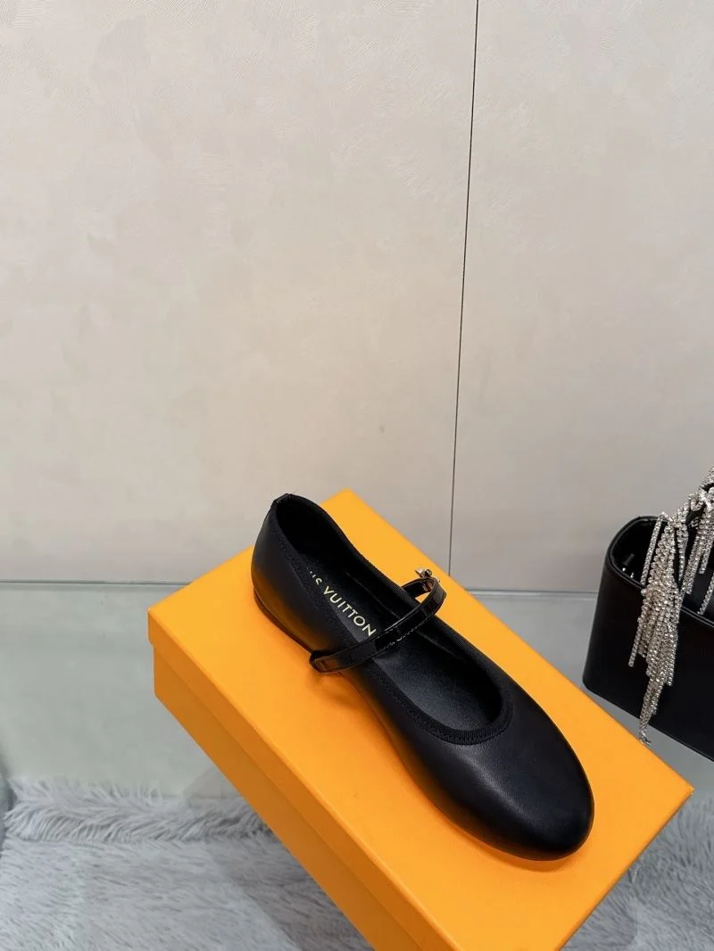Louis Vuitton Flat Shoes Fashionable 31987