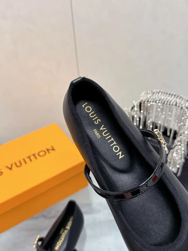Louis Vuitton Flat Shoes Fashionable 31987