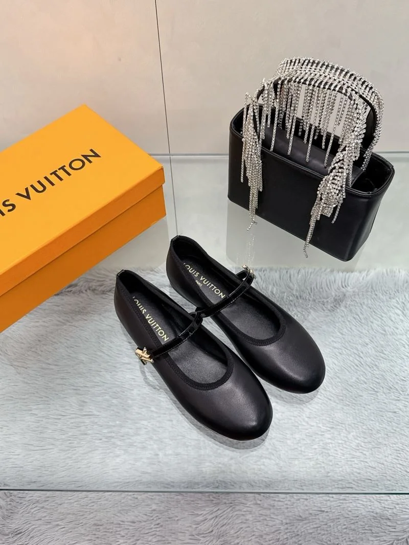 Louis Vuitton Flat Shoes Fashionable 31987