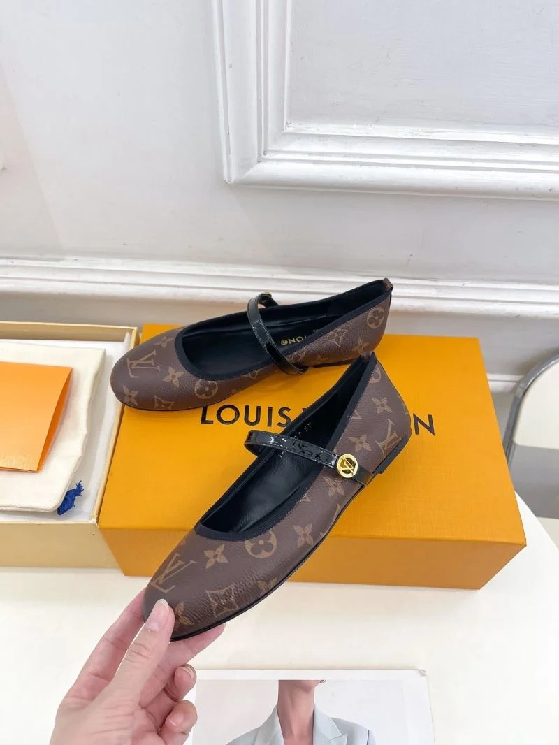 Bright Louis Vuitton Flat Shoes 31319