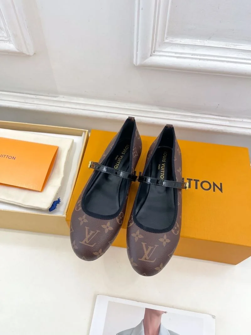 Bright Louis Vuitton Flat Shoes 31319