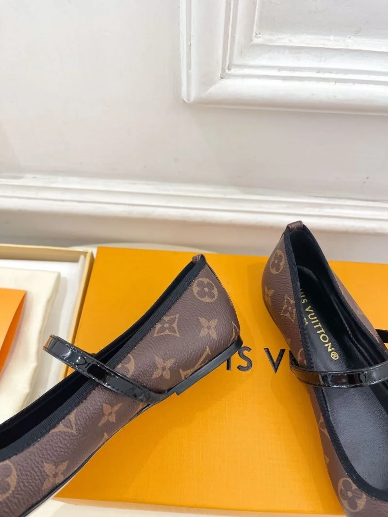 Bright Louis Vuitton Flat Shoes 31319