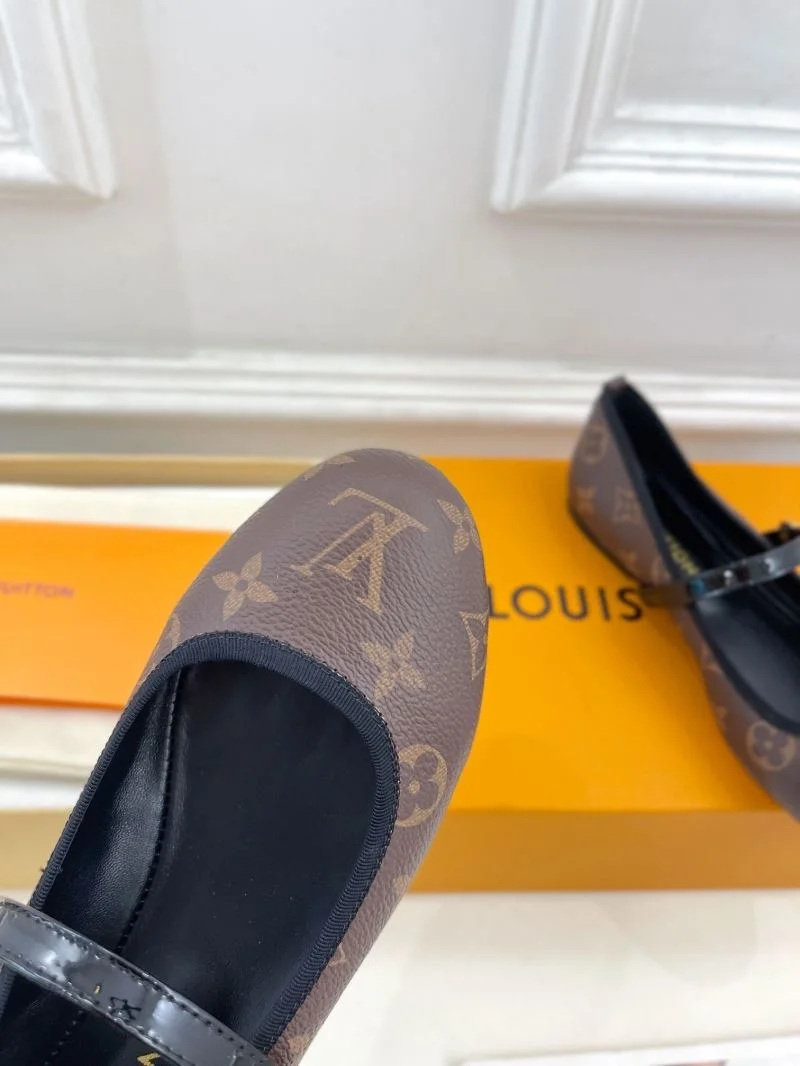 Bright Louis Vuitton Flat Shoes 31319