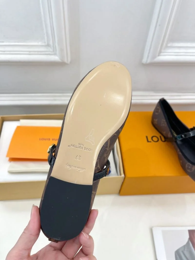 Bright Louis Vuitton Flat Shoes 31319