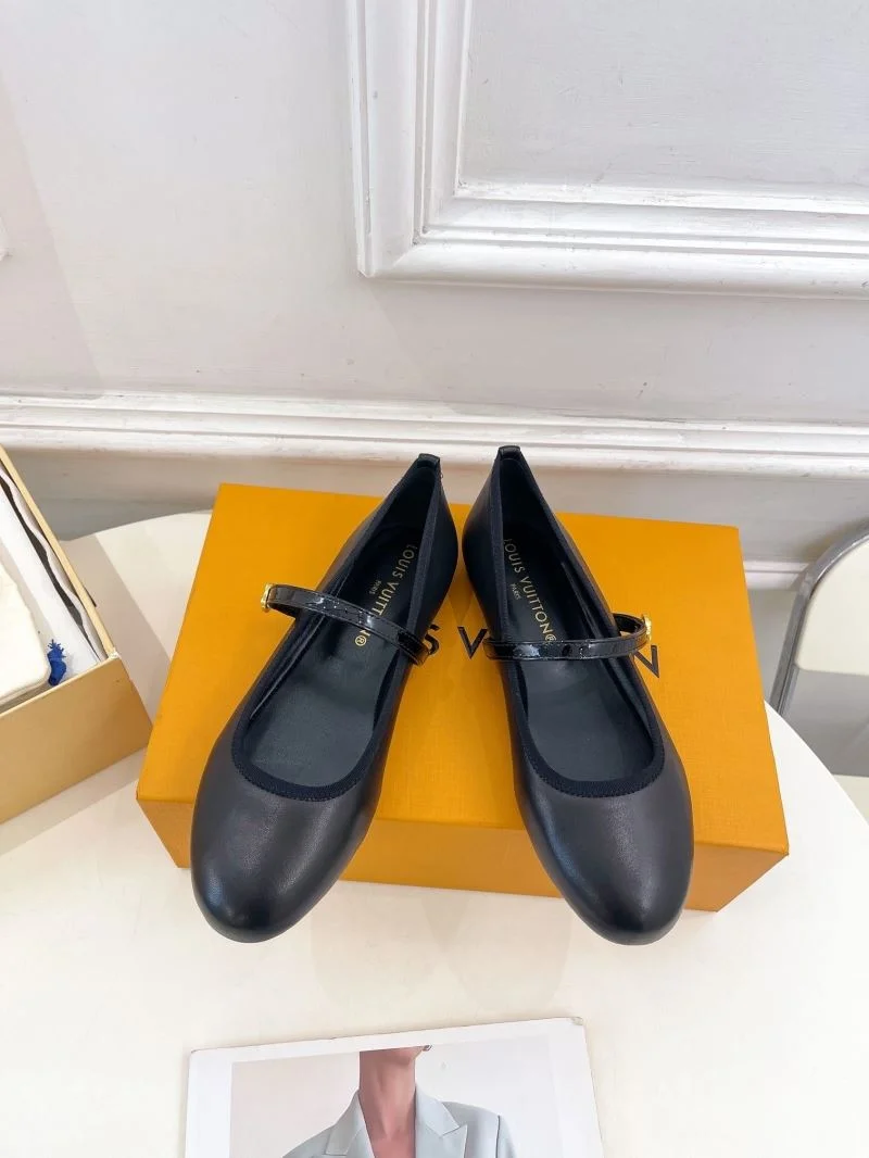 Resilient Louis Vuitton Flat Shoes 31317