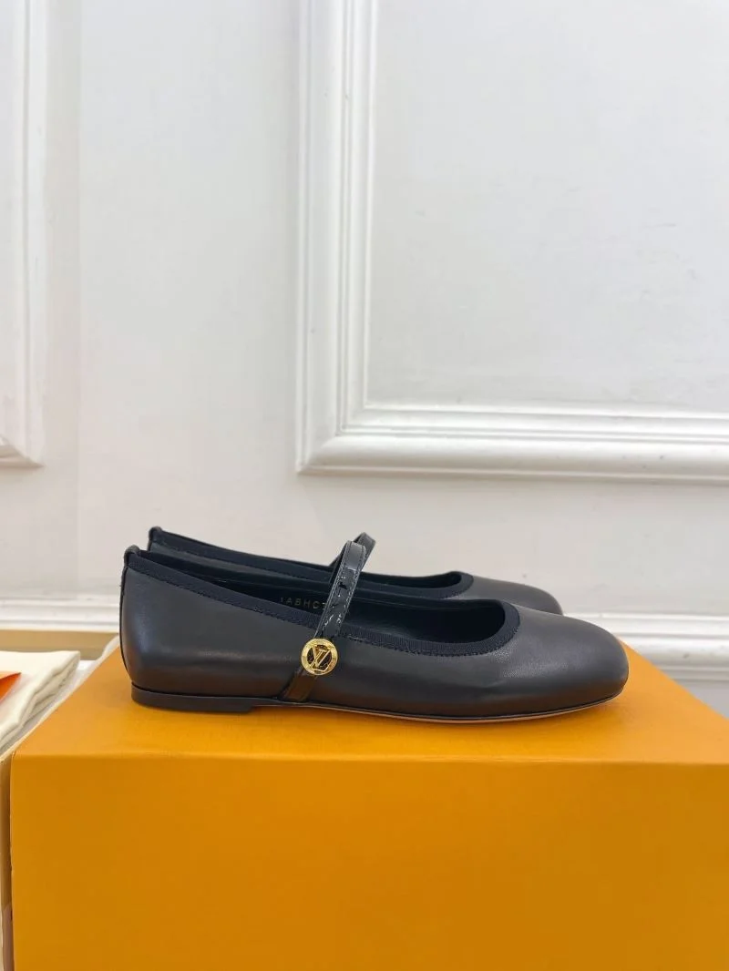 Resilient Louis Vuitton Flat Shoes 31317