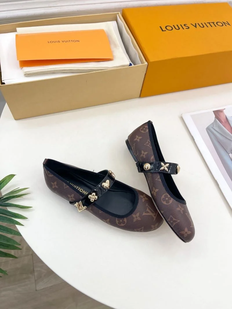 Louis Vuitton Flat Shoes Minimalist 31323