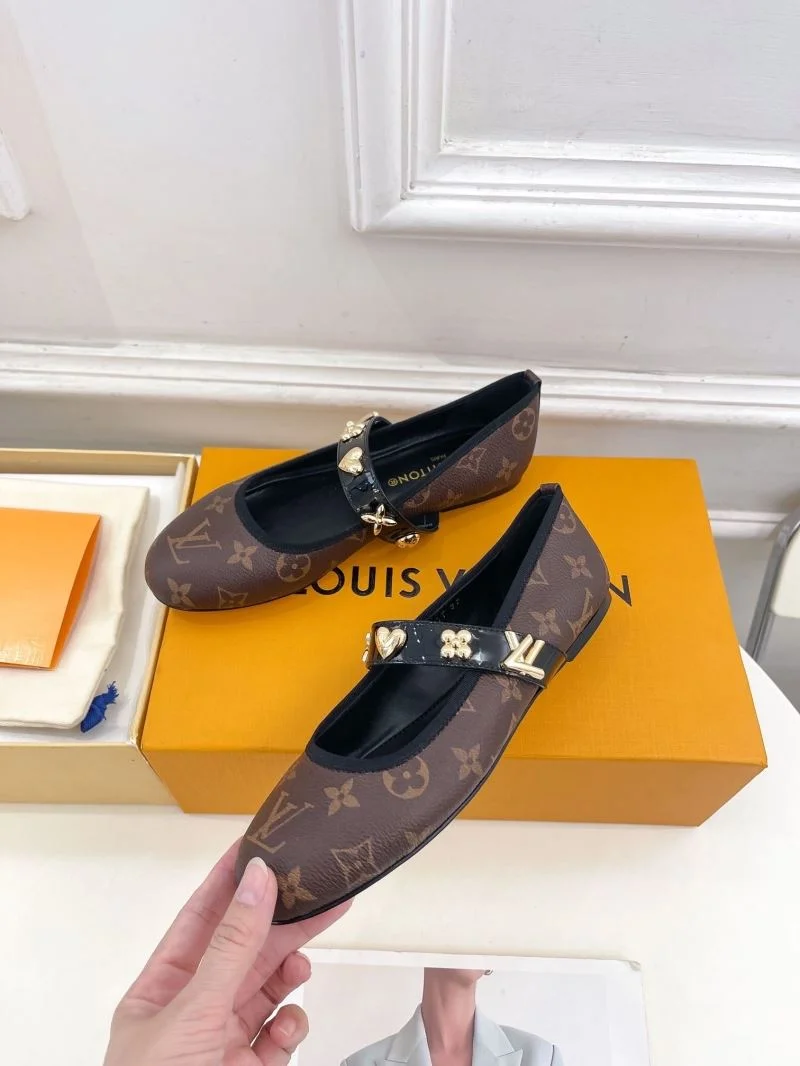 Louis Vuitton Flat Shoes Minimalist 31323
