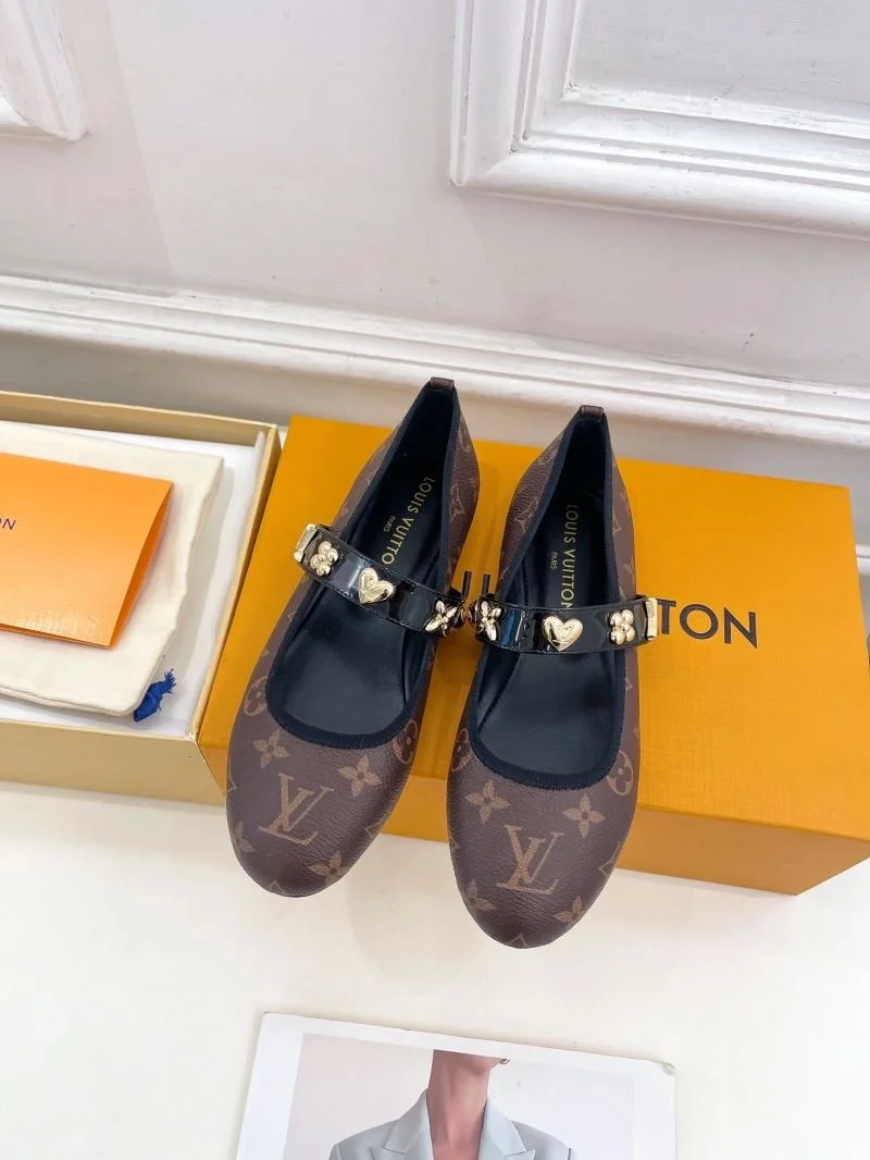 Louis Vuitton Flat Shoes Minimalist 31323