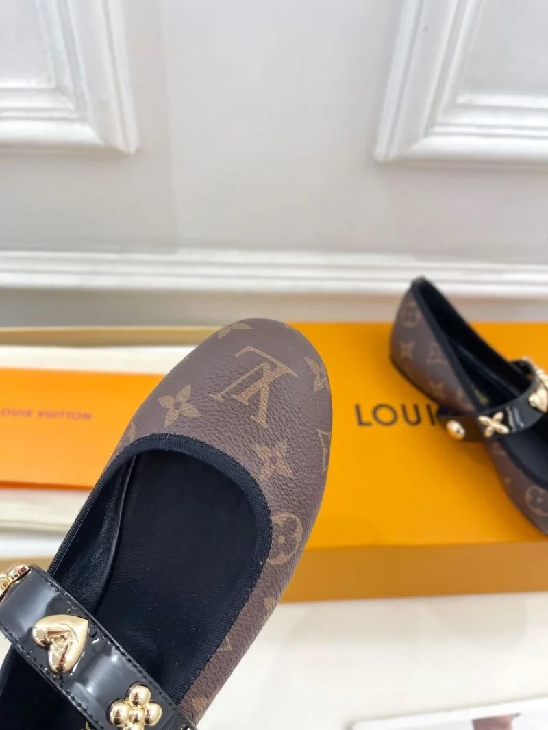 Louis Vuitton Flat Shoes Minimalist 31323