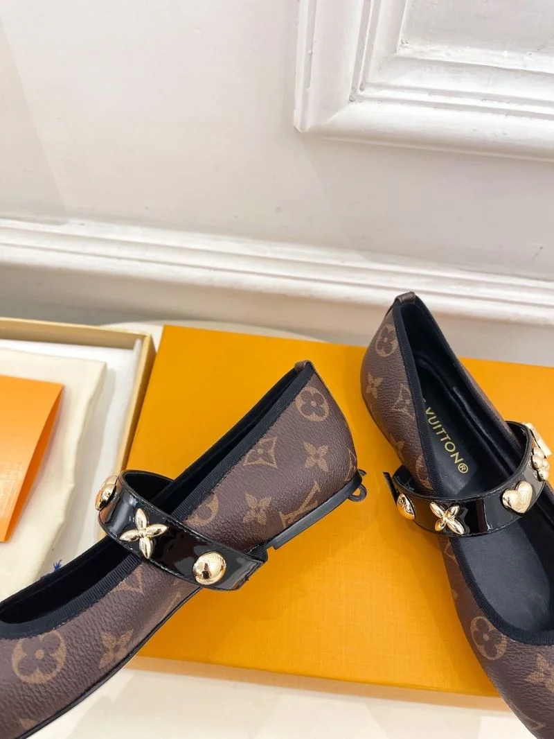 Louis Vuitton Flat Shoes Minimalist 31323