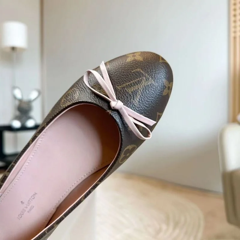 Compact Louis Vuitton Flat Shoes 31312