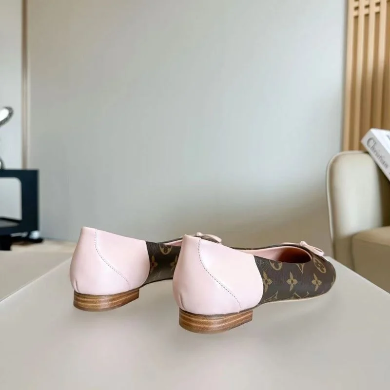 Compact Louis Vuitton Flat Shoes 31312