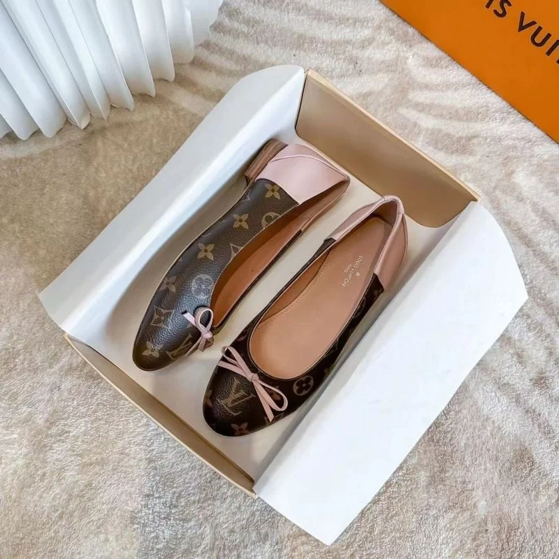 Compact Louis Vuitton Flat Shoes 31312