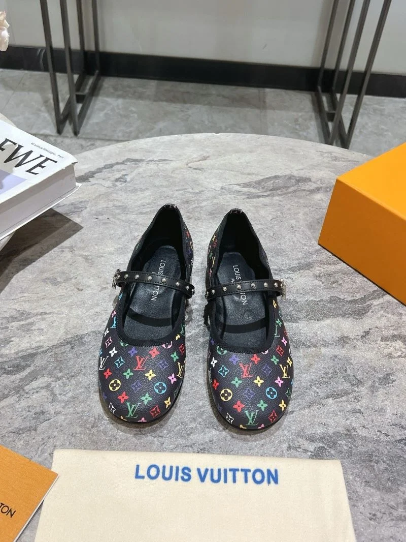 Louis Vuitton Flat Shoes OnTrend 31297