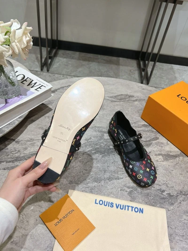 Louis Vuitton Flat Shoes OnTrend 31297