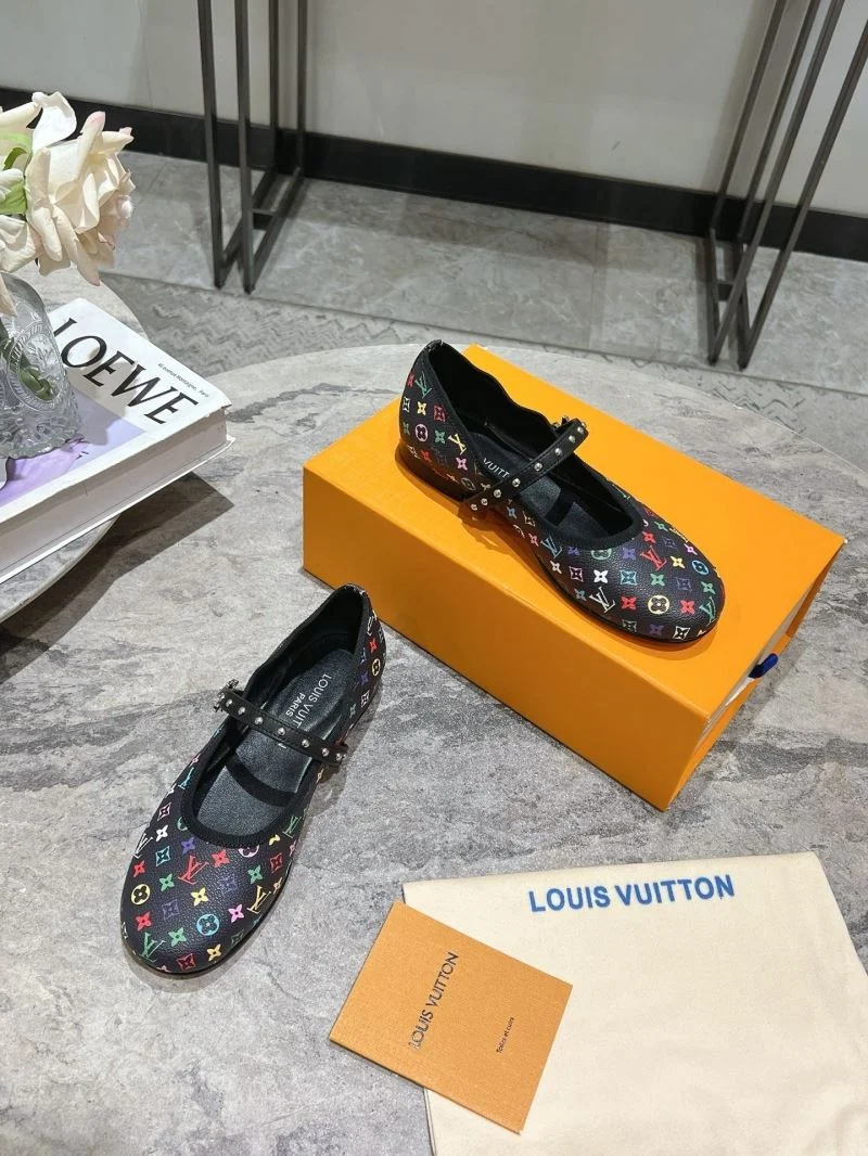 Louis Vuitton Flat Shoes OnTrend 31297