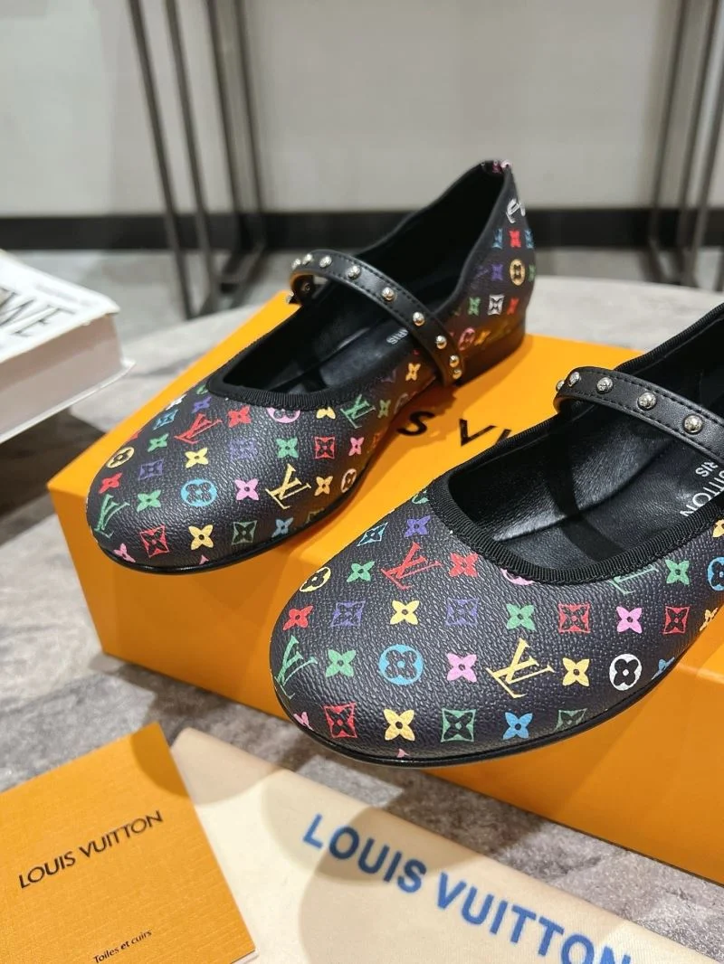 Louis Vuitton Flat Shoes OnTrend 31297