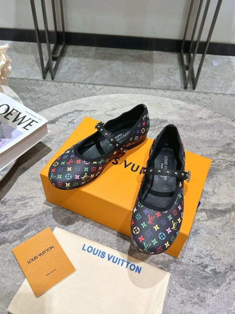 Louis Vuitton Flat Shoes OnTrend 31297
