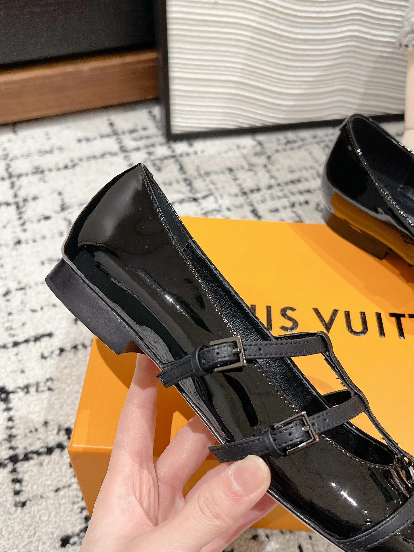 Louis Vuitton Flat Shoes Unique 31303