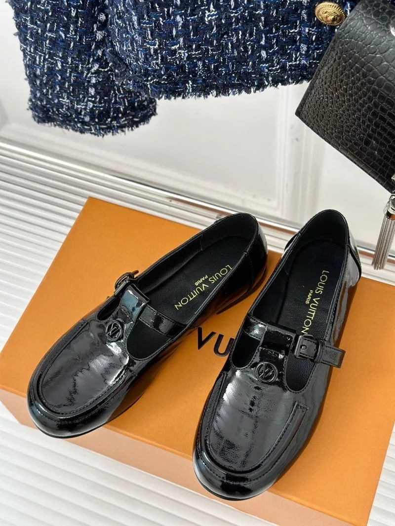 Seasonal Louis Vuitton Flat Shoes 31300