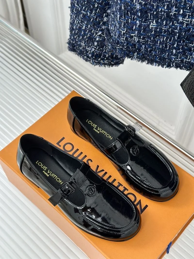 Seasonal Louis Vuitton Flat Shoes 31300