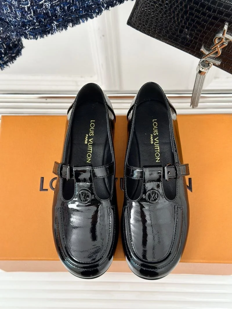 Seasonal Louis Vuitton Flat Shoes 31300