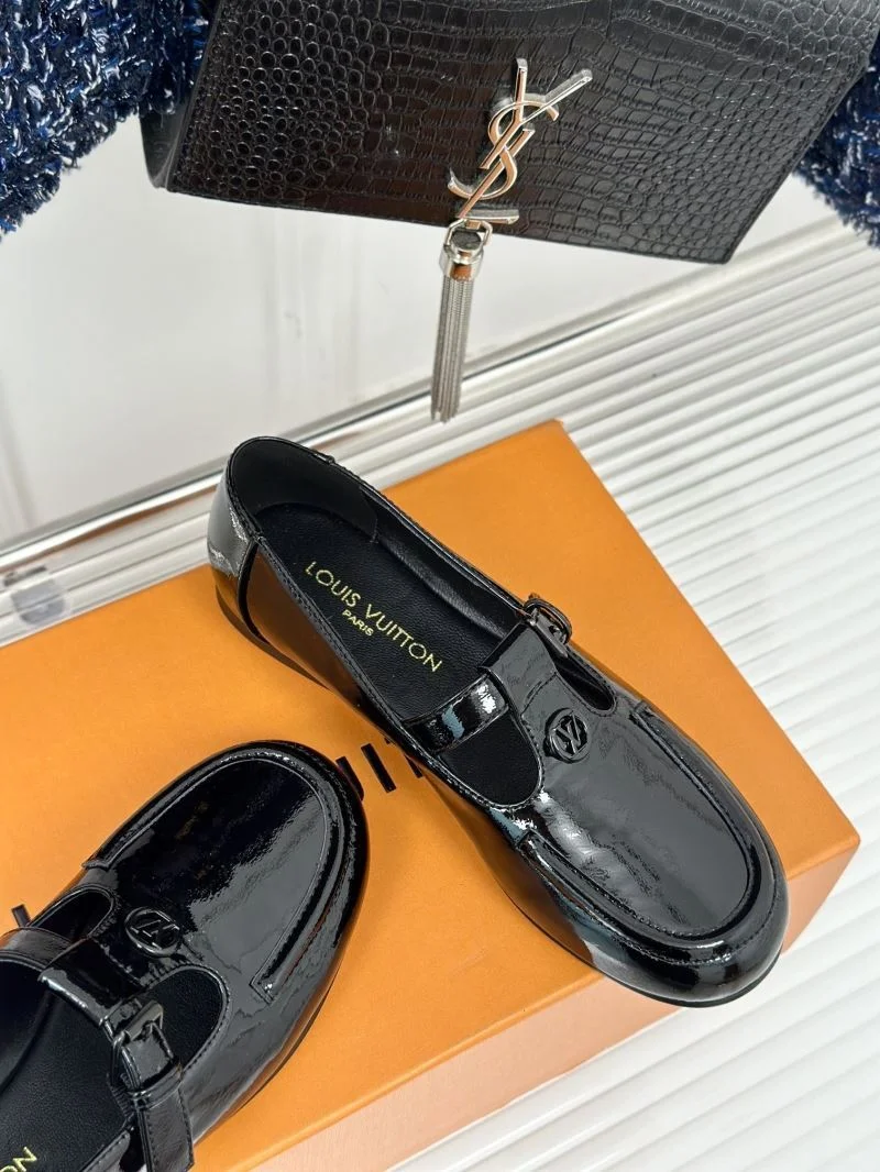 Seasonal Louis Vuitton Flat Shoes 31300