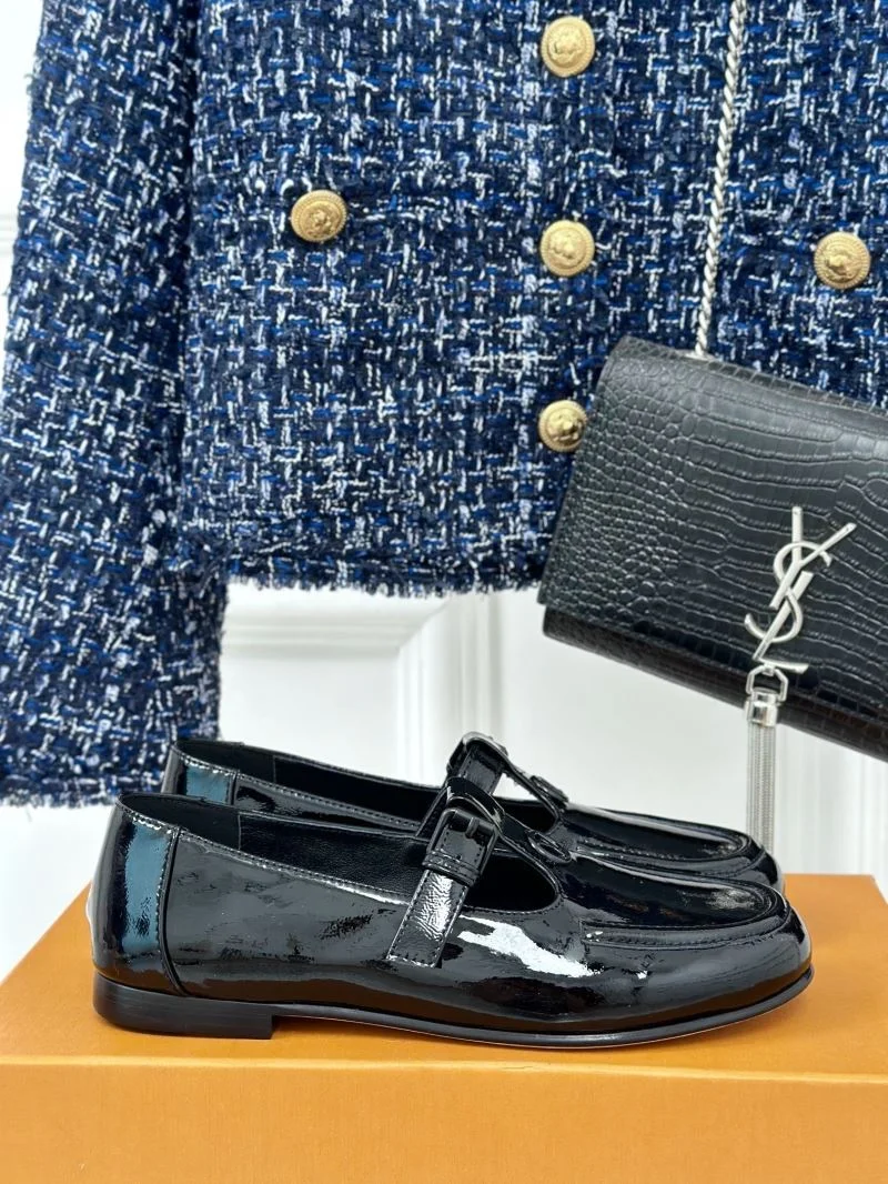 Seasonal Louis Vuitton Flat Shoes 31300