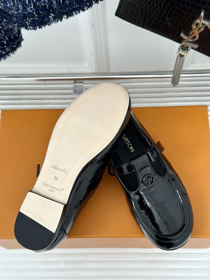 Seasonal Louis Vuitton Flat Shoes 31300