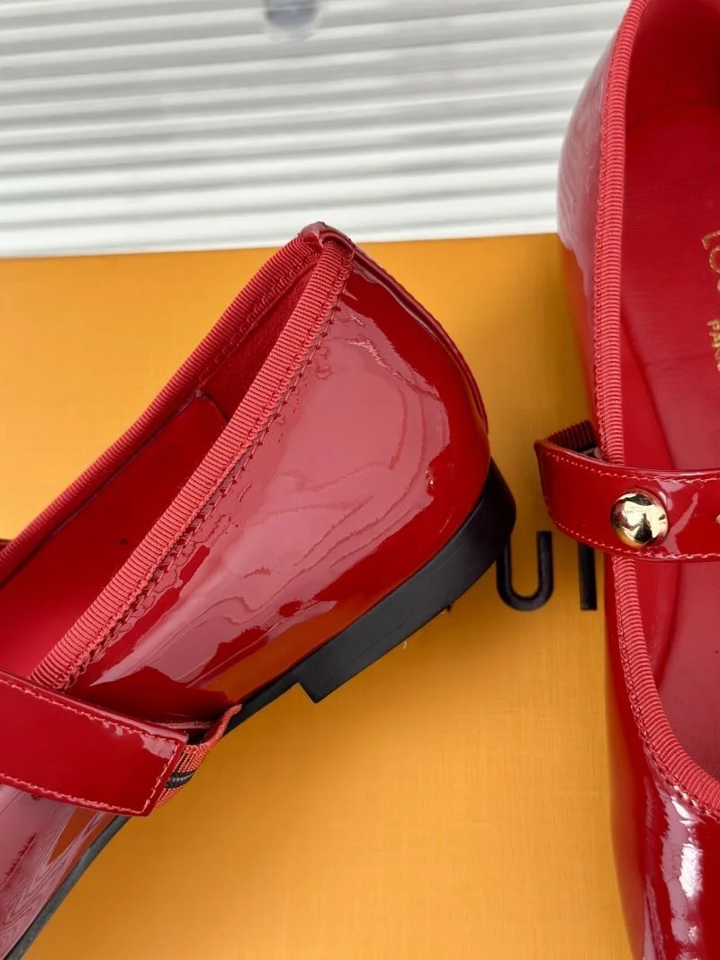 Fashionable Louis Vuitton Flat Shoes 31292