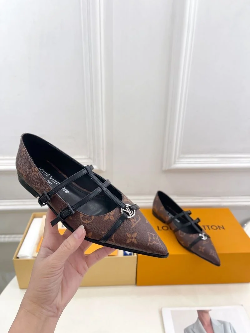 Seasonal Louis Vuitton Flat Shoes 31285