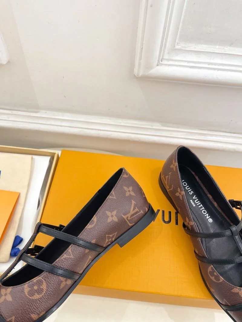Seasonal Louis Vuitton Flat Shoes 31285